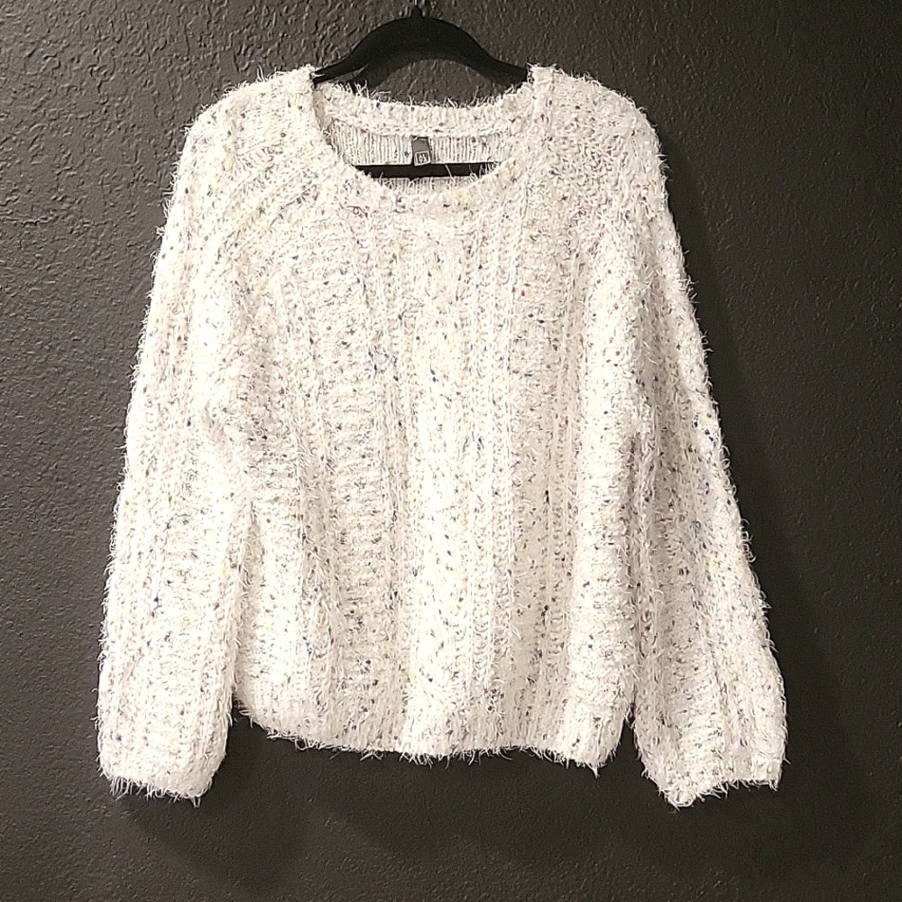 Alya Beautiful colorful accent eyelash Sweater off white color womens Large